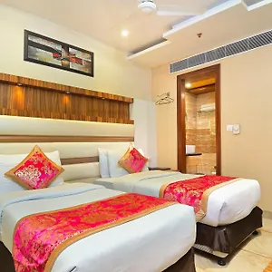 Hotel Hari Piorko Grand - 2 Min From New Delhi Railway Station